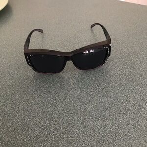 Foster Grant Solar Shield Polarized Black & PurpleSunglasses with Silver Accents